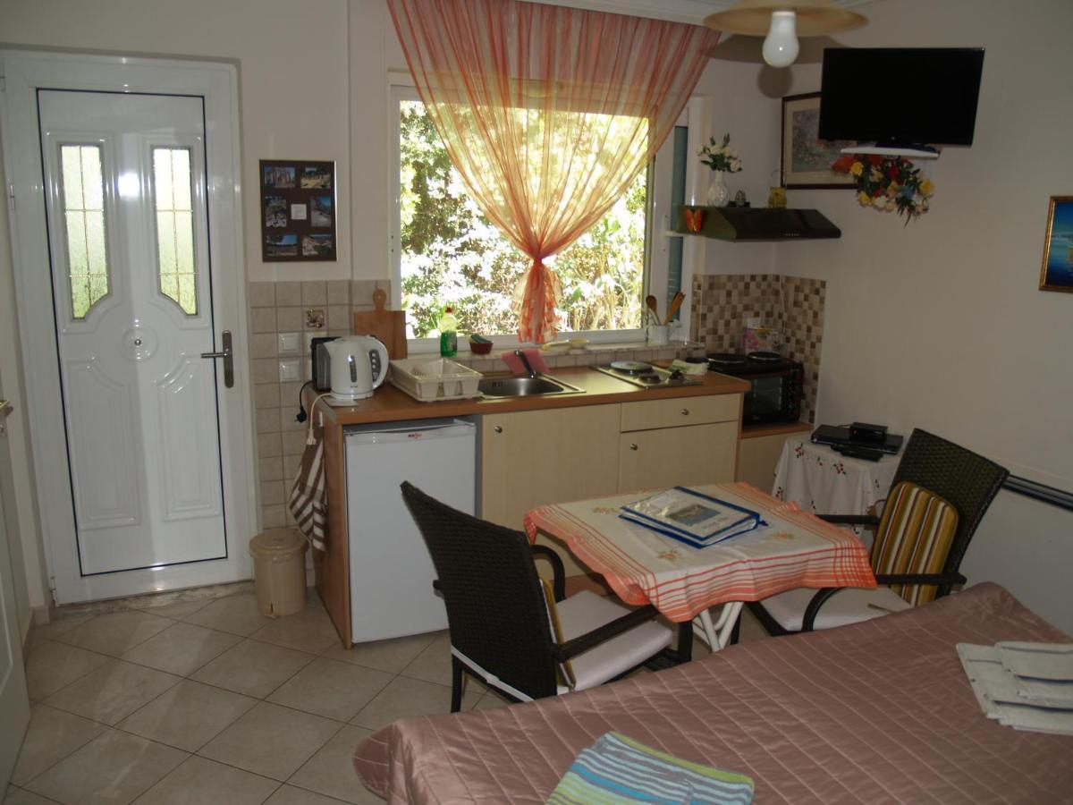 Villa Verde Apart-Hotel Nea Makri Exterior photo